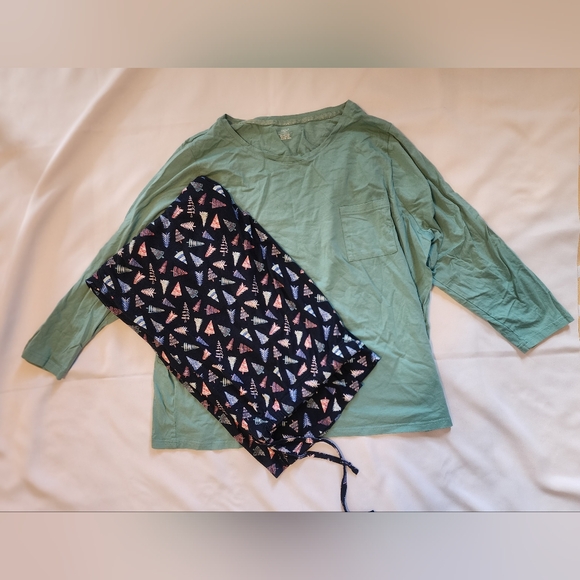 CJ Banks Other - CJ Banks Modal Cotton Blend Holiday Pajama Set